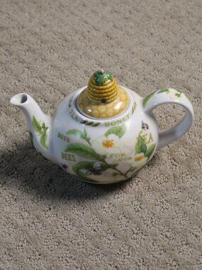 RARE! Taylor & Kent Honey Themed Teapot